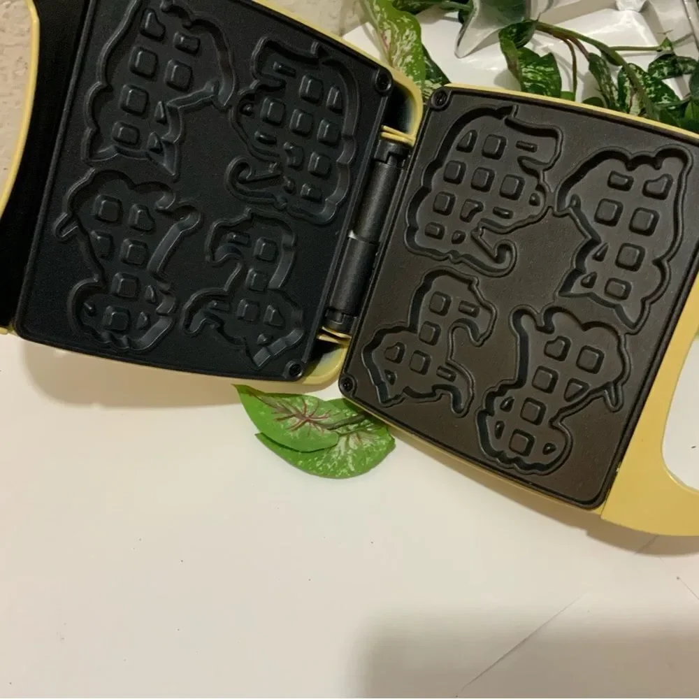 NOSTALGIA Animal Circus Mini Waffle/Cookie Maker G2
